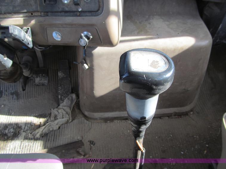 image for item L5517 1988 Ford LN8000 semi truck