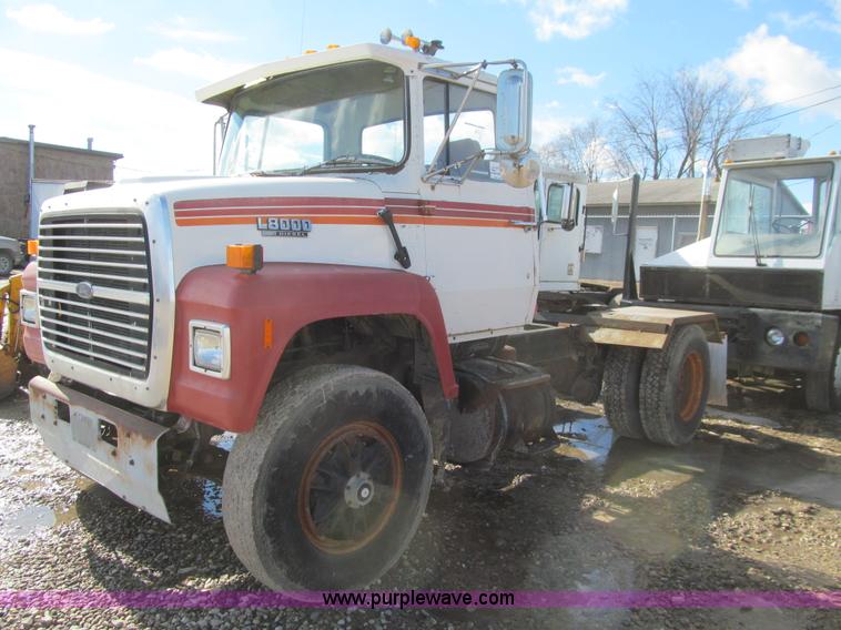 image for item L5517 1988 Ford LN8000 semi truck