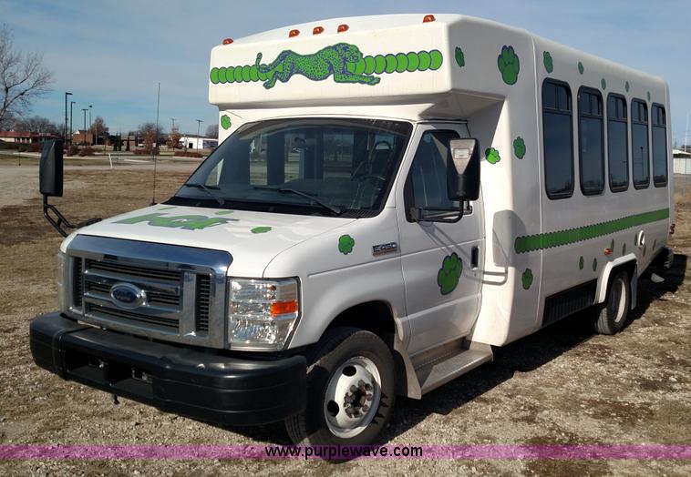 image for item L6089 2010 Ford 801 bus