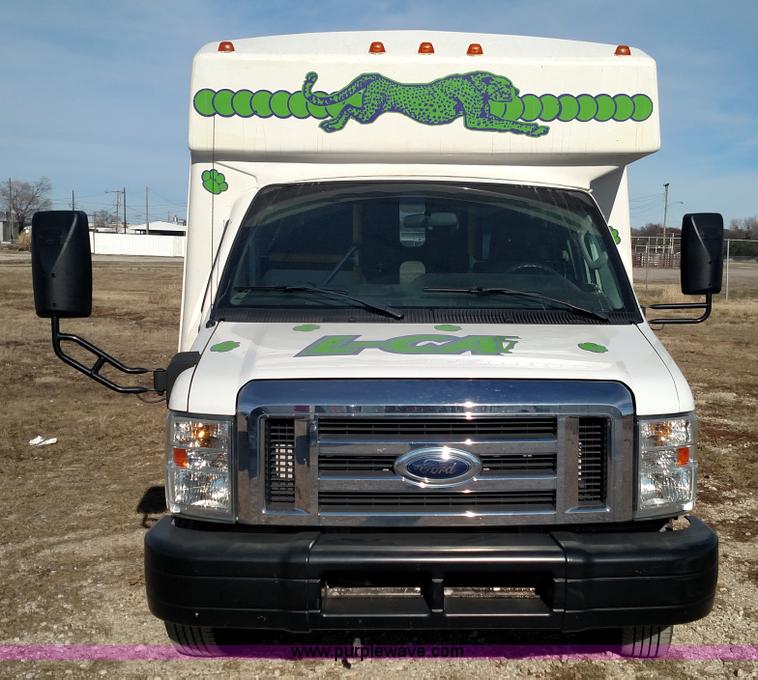 image for item L6089 2010 Ford 801 bus