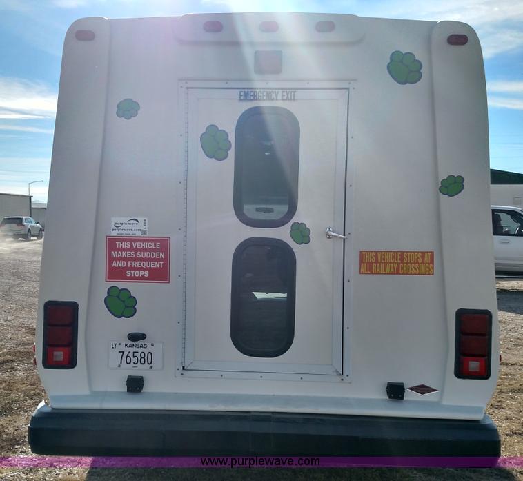 image for item L6089 2010 Ford 801 bus