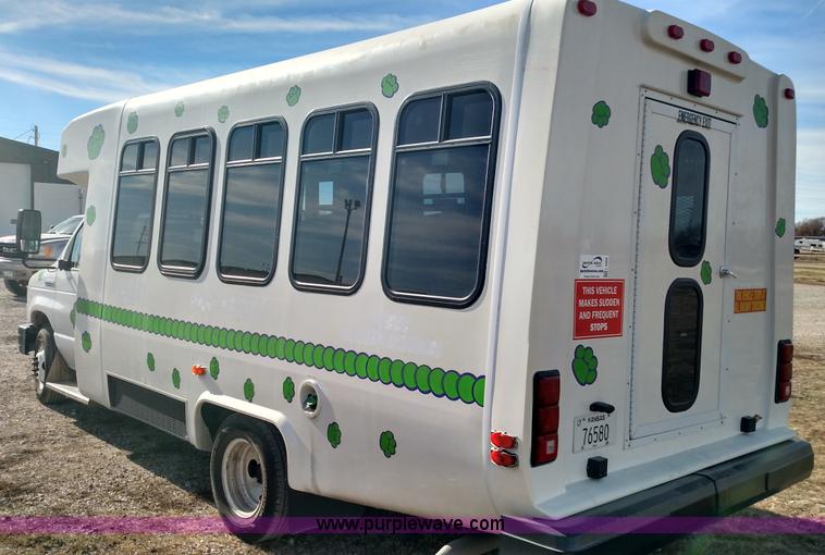 image for item L6089 2010 Ford 801 bus