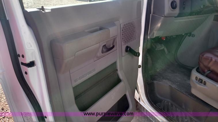 image for item L6089 2010 Ford 801 bus