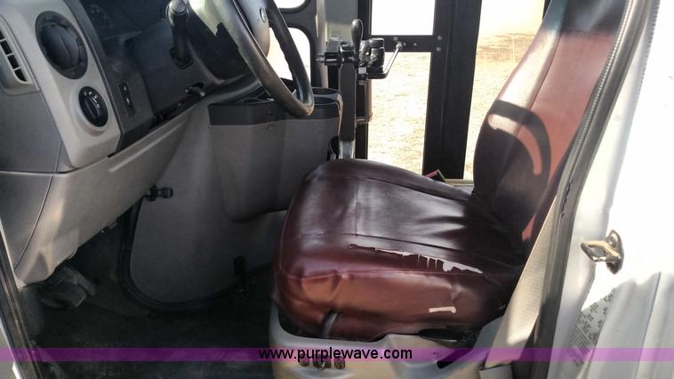 image for item L6089 2010 Ford 801 bus