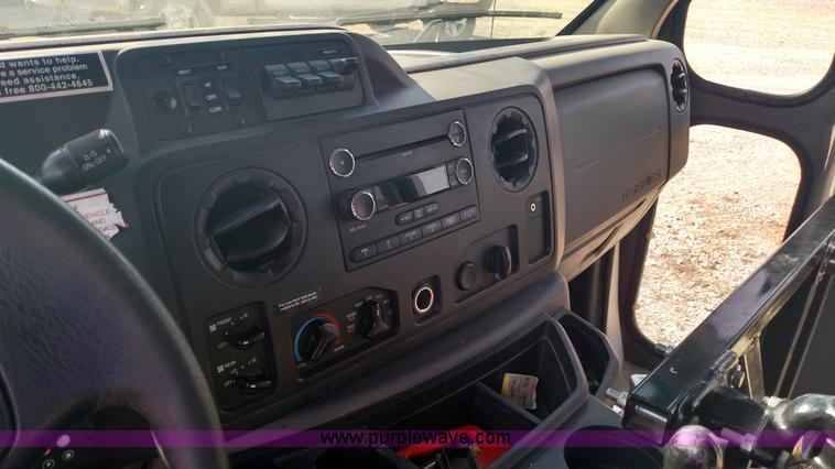 image for item L6089 2010 Ford 801 bus