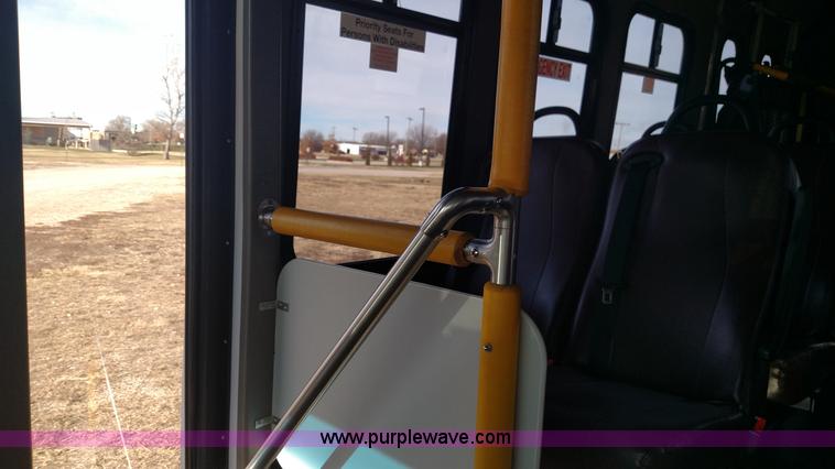 image for item L6089 2010 Ford 801 bus