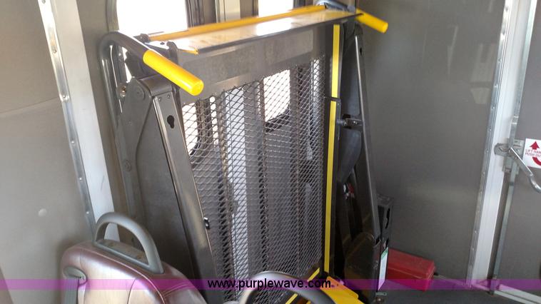 image for item L6089 2010 Ford 801 bus