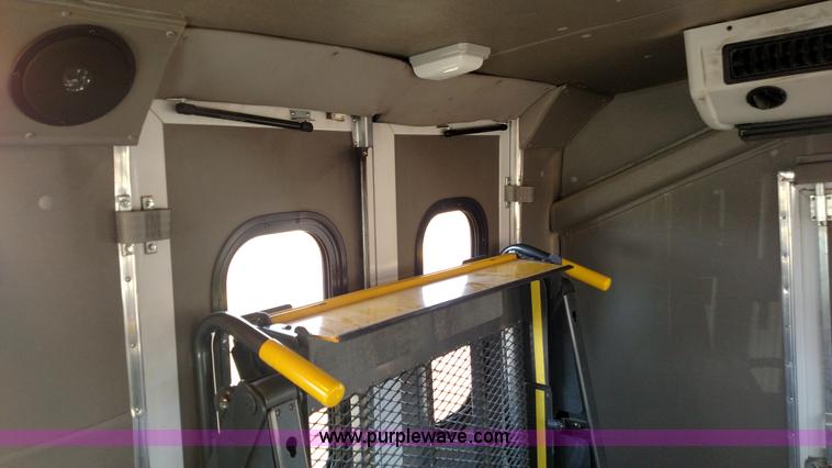 image for item L6089 2010 Ford 801 bus