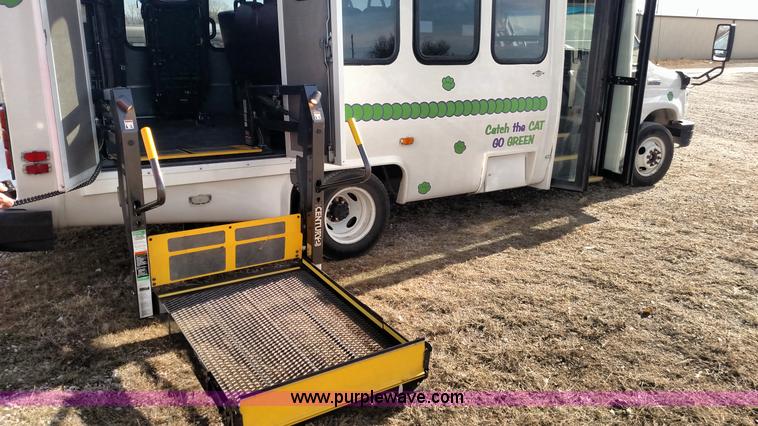 image for item L6089 2010 Ford 801 bus