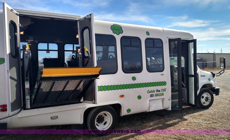 image for item L6089 2010 Ford 801 bus