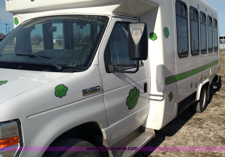 image for item L6089 2010 Ford 801 bus