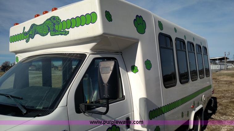 image for item L6089 2010 Ford 801 bus