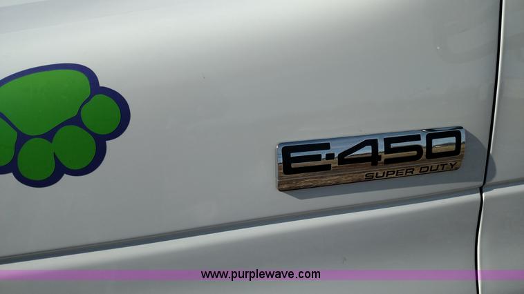 image for item L6089 2010 Ford 801 bus