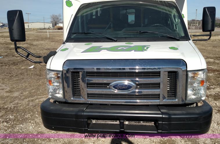 image for item L6089 2010 Ford 801 bus