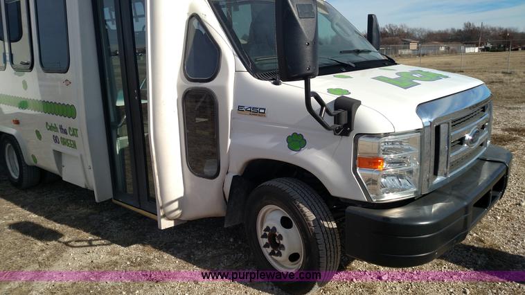 image for item L6089 2010 Ford 801 bus