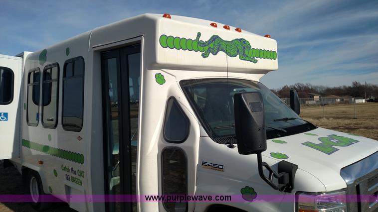 image for item L6089 2010 Ford 801 bus