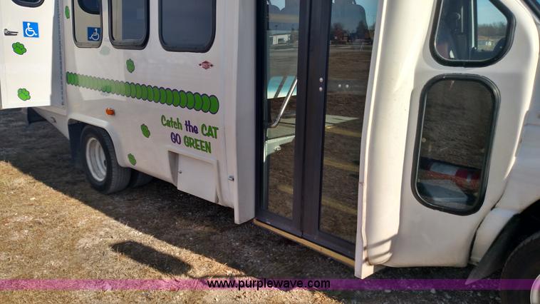 image for item L6089 2010 Ford 801 bus