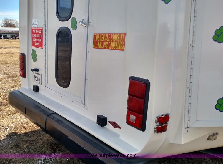 image for item L6089 2010 Ford 801 bus