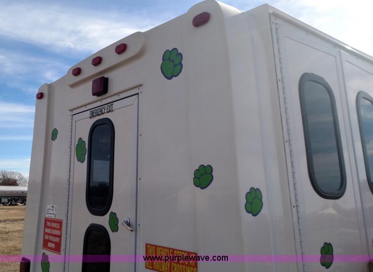 image for item L6089 2010 Ford 801 bus