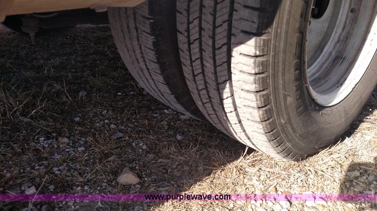 image for item L6089 2010 Ford 801 bus