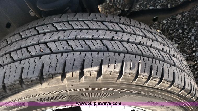 image for item L6089 2010 Ford 801 bus