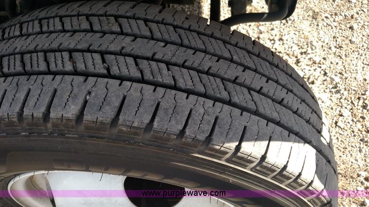 image for item L6089 2010 Ford 801 bus