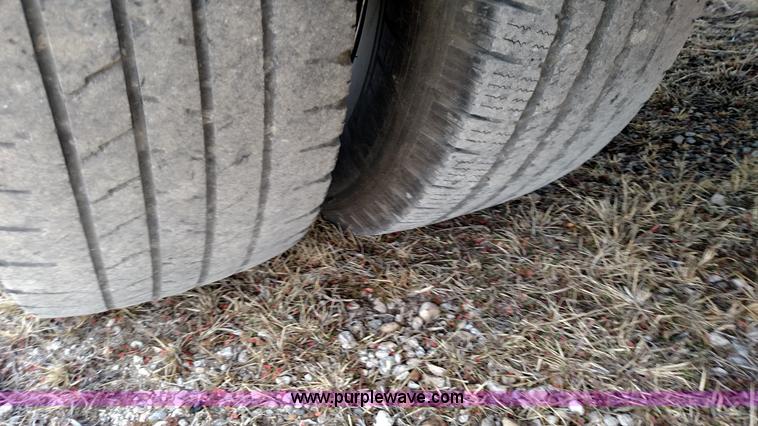 image for item L6089 2010 Ford 801 bus