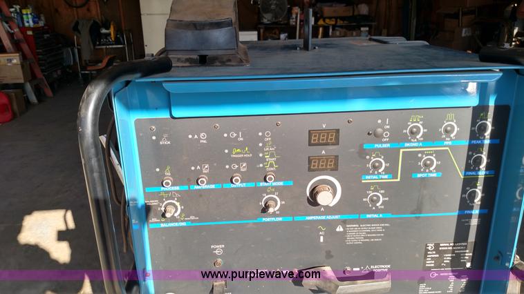 image for item L6103 Miller Syncrowave 250DX welder