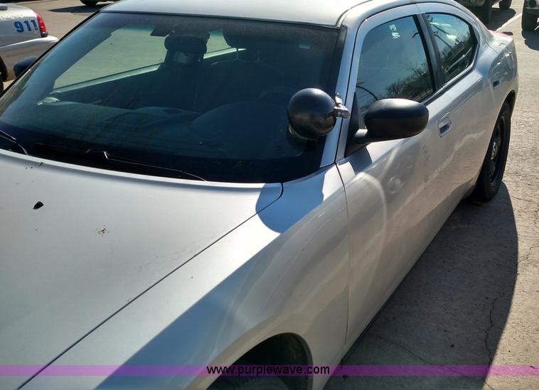 image for item L6108 2009 Dodge Charger SE