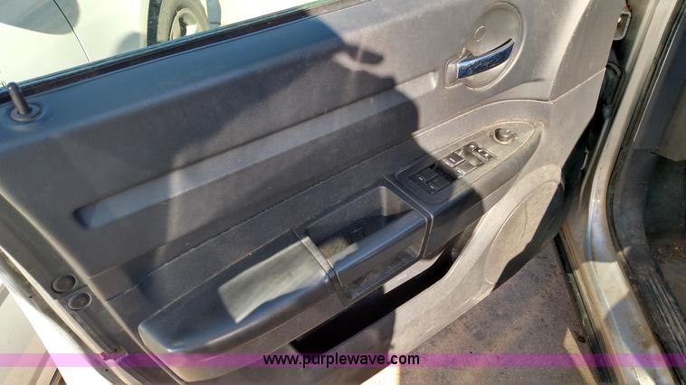 image for item L6108 2009 Dodge Charger SE