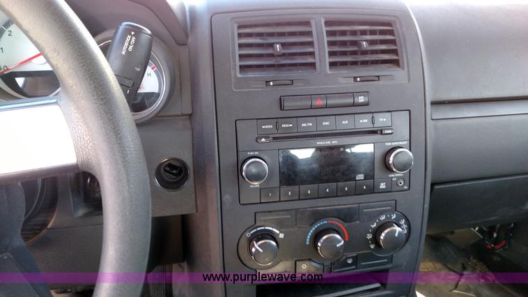 image for item L6108 2009 Dodge Charger SE