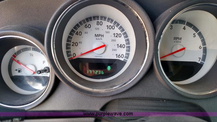 image for item L6108 2009 Dodge Charger SE