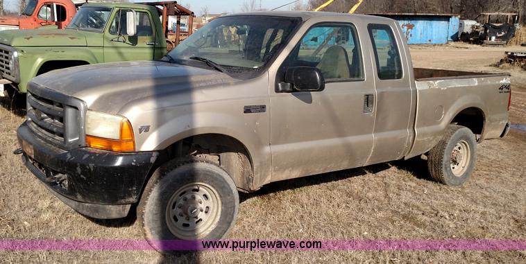 image for item L6109 2001 Ford F250 Super Duty SuperCab pickup truck