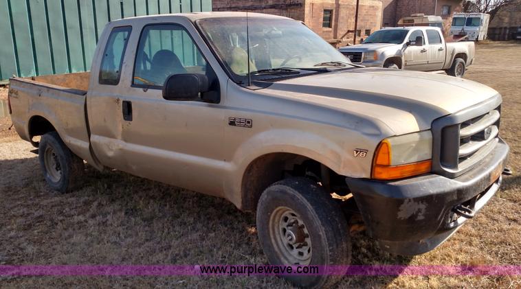 image for item L6109 2001 Ford F250 Super Duty SuperCab pickup truck