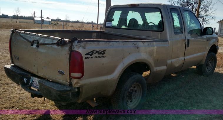 image for item L6109 2001 Ford F250 Super Duty SuperCab pickup truck