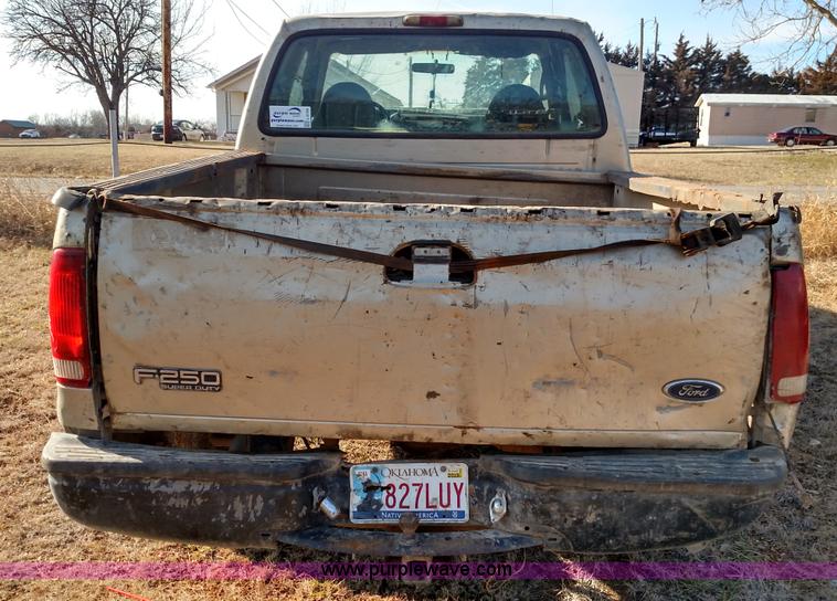 image for item L6109 2001 Ford F250 Super Duty SuperCab pickup truck