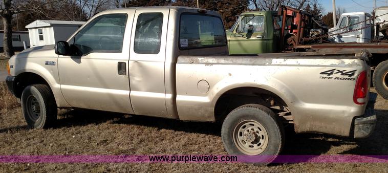 image for item L6109 2001 Ford F250 Super Duty SuperCab pickup truck