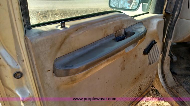 image for item L6109 2001 Ford F250 Super Duty SuperCab pickup truck