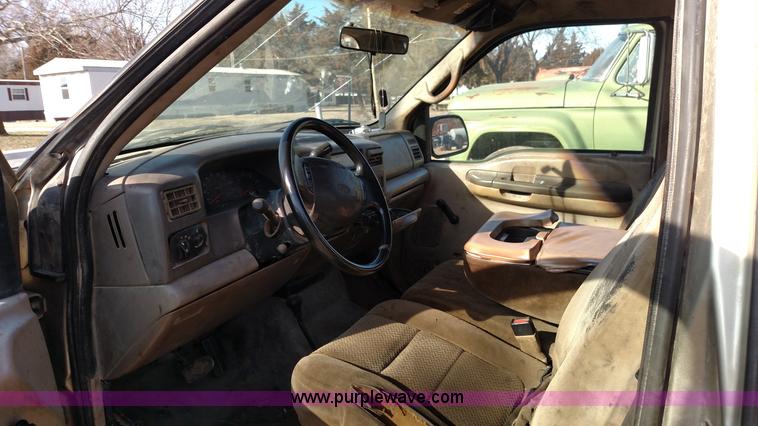 image for item L6109 2001 Ford F250 Super Duty SuperCab pickup truck