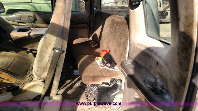 image for item L6109 2001 Ford F250 Super Duty SuperCab pickup truck