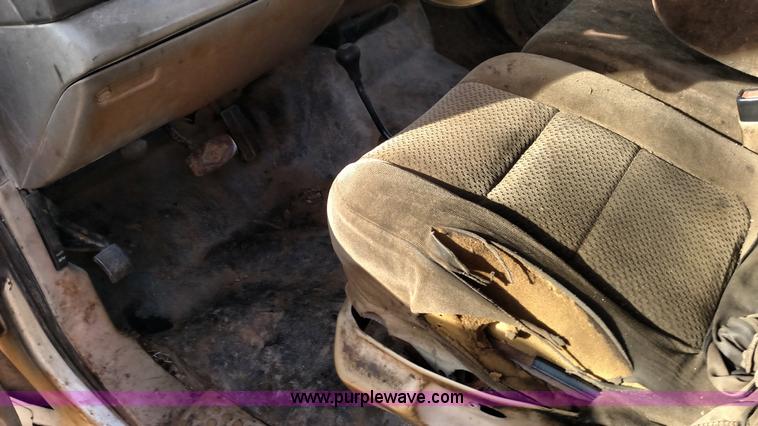 image for item L6109 2001 Ford F250 Super Duty SuperCab pickup truck