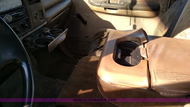 image for item L6109 2001 Ford F250 Super Duty SuperCab pickup truck