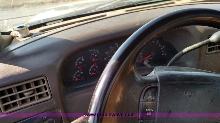 image for item L6109 2001 Ford F250 Super Duty SuperCab pickup truck