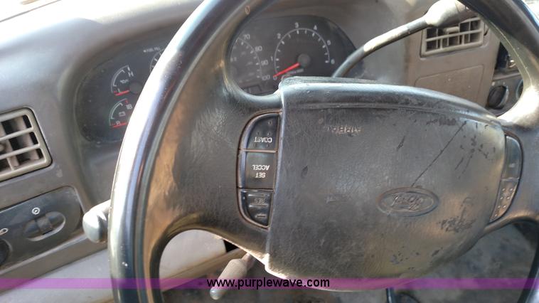 image for item L6109 2001 Ford F250 Super Duty SuperCab pickup truck