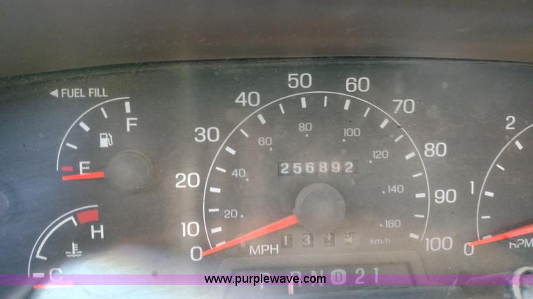 image for item L6109 2001 Ford F250 Super Duty SuperCab pickup truck