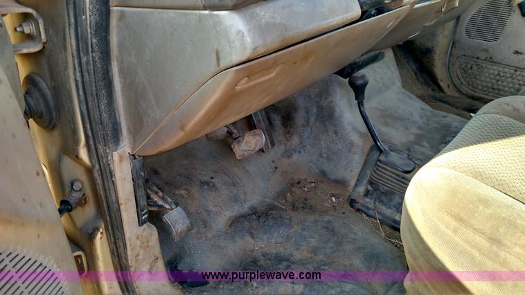 image for item L6109 2001 Ford F250 Super Duty SuperCab pickup truck