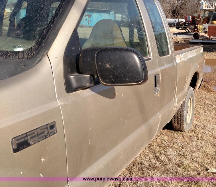 image for item L6109 2001 Ford F250 Super Duty SuperCab pickup truck