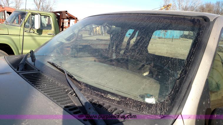 image for item L6109 2001 Ford F250 Super Duty SuperCab pickup truck