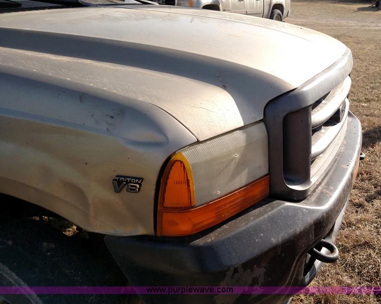 image for item L6109 2001 Ford F250 Super Duty SuperCab pickup truck