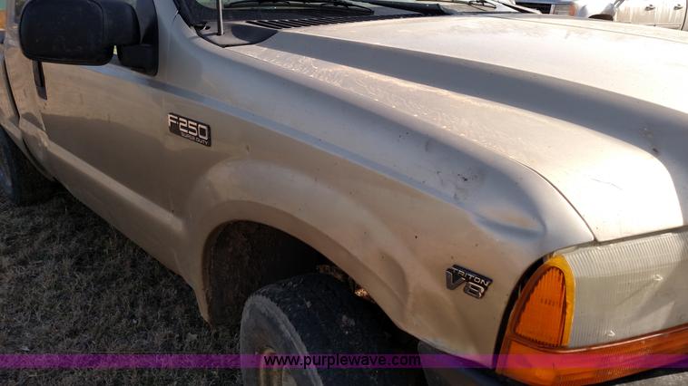 image for item L6109 2001 Ford F250 Super Duty SuperCab pickup truck